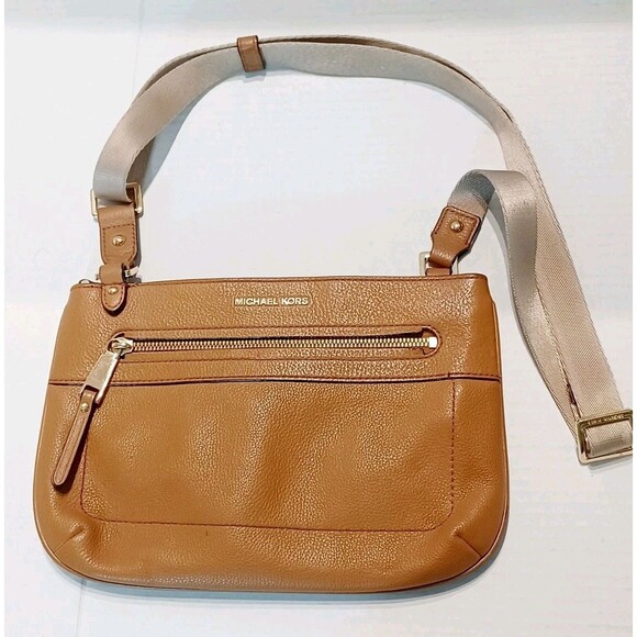 Michael Kors Leather Camel Jet Set Sport Crossbody Bag  Small Casual  Work - Picture 1 of 7